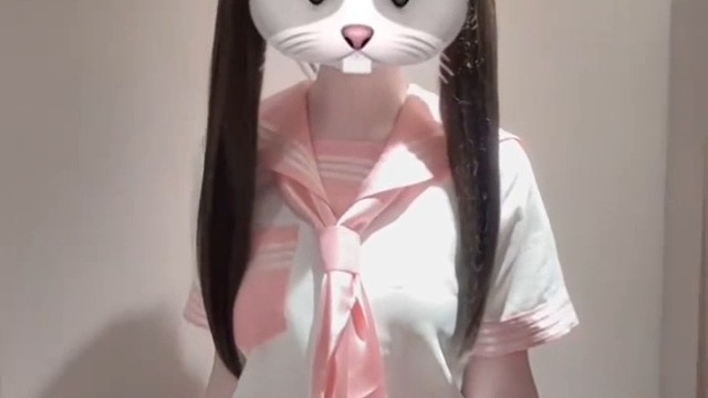 主播现实人还是不错的 扶老奶奶闯红灯