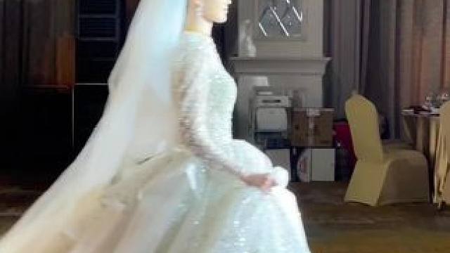 这大概就是每个女孩的婚纱梦 #美到发光 #穿婚纱的你