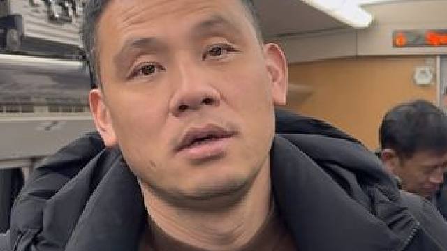 姥姥没事给爸爸买商务座回去工作！但我没上票…老爸反应笑死我了 #母慈子孝 #搞笑剧情 #父子日常