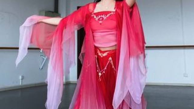 这个版本的牵丝戏我也好喜欢～ #舞蹈 #翻跳 #古典舞 #牵丝戏