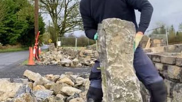 原石砌筑庭院围墙工艺设计。#结实耐用 #工艺 #砌墙