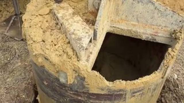 旋转钻井机的工作方式。#钻井机 #工程机械 #钻机 #工程机械设备 #大型机械