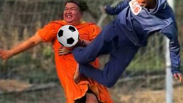 ToRung搞笑 小哥踢足球
#搞笑#解压#看一次笑一次 #搞笑视频