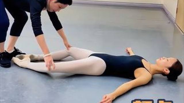 芭蕾舞者的关节灵活度超乎常人 #软开度训练 #舞蹈基本功 #高难度动作