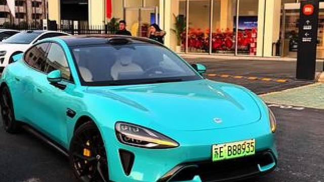 起猛了，辛苦学的科目二，不如一声小爱同学自动泊车#小米su7 #小米su7自动泊车 #自动泊车 #小