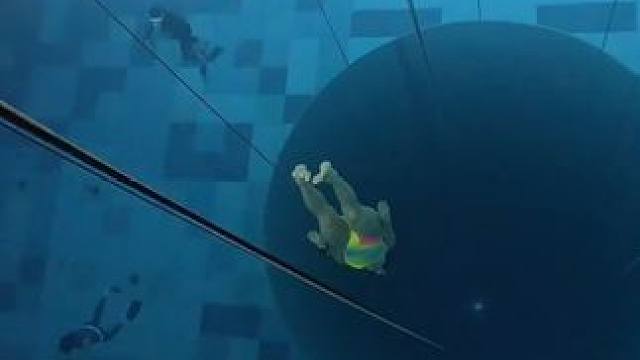 自由潜水下潜20米深水区感受一下憋气的压迫感！ #游泳技巧 #游泳我是认真的 #爱上自由潜 #自由潜