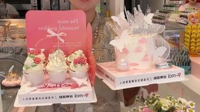 送妈妈妈，送闺蜜，送给你心爱的她，以花之名致敬不被定义的你。汤姐提前祝我的女神们，节日快乐，像花一样