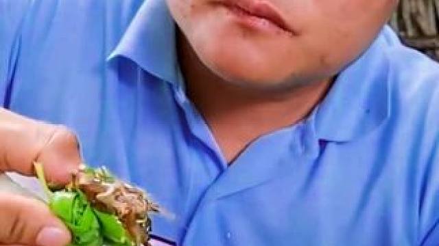 小泰椒️凉拌小白虾 #泰国主播吃美食视频 #泰国有哪些神奇美食 #好吃到停不下来 #泰国大叔#内容启