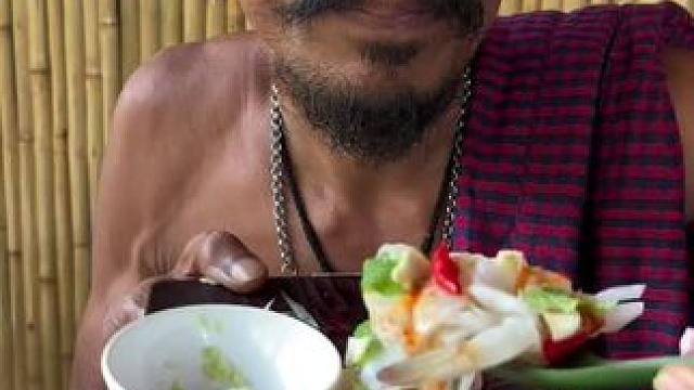 泰国大叔 #农村美食记录生活 #晒美食是对平凡生活的热爱 #粗茶淡饭吃起香农村生活 #我在乡村做美食