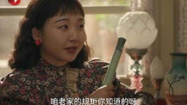 刘小玲携男友何其庆回家，双倍彩礼之事何其庆也爽快答应。但好景不长，何家丽与何家文通过调查得知何其庆曾