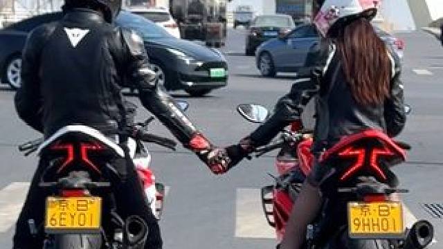 这是你梦想里的场景吗#机车情侣 #机车 #无极rr660s #情侣