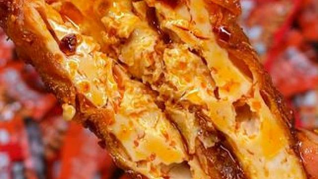 不愧是湖南同事安利的解馋零食，好吃是好吃但也是真的辣#好吃到停不下来 #追剧小零食 #零食推荐