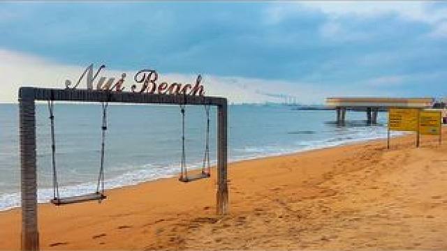 成年人的世界，或许看一次风景，等于看了一次心里医生～#这是海边独有的氛围感 #海浪 #蓝色治愈系 #