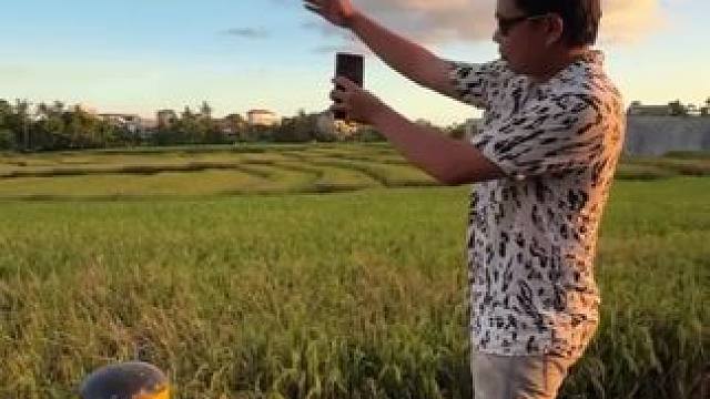 户外田间拍摄炫酷转场技巧 #内容启发搜索 #创作者伙伴计划 #转场 #手机拍摄小技巧 #日常vlog