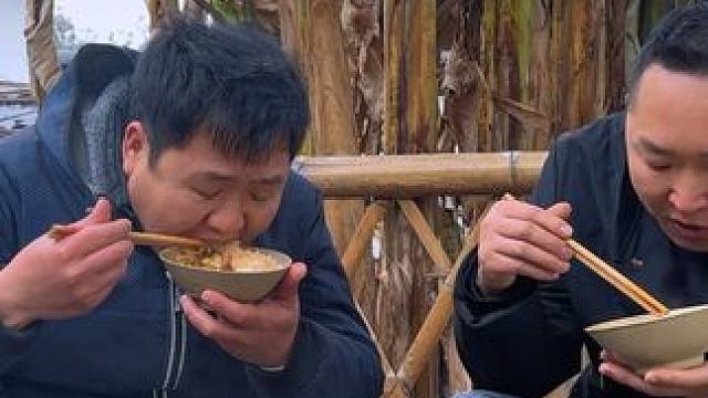 天气冷炖一锅牛肠子，麻辣爽口，暖身又暖胃！ #农村美食 #记录真实生活 #大山里的