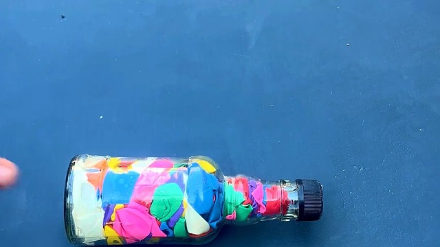 楼梯滚瓶子爆破解压时刻