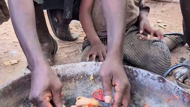 嘟嘟和女儿独享美食