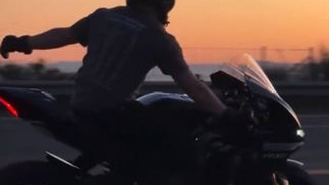 走进夕阳#雅马哈r1m