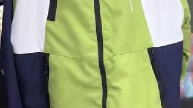 亮色系男童外套，又潮又酷，内里还是网面内衬，非常试穿好搭配。#潮童必备 #出游穿搭 #男童外套 #男