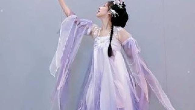 “可是爱已成两刃的利剑.”#舍得 #舍得舞蹈  #双世宠妃 #舞蹈翻跳 #汉服舞蹈