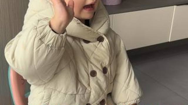 3岁宝宝的小嘴真没谁了，巴掌都放在脸上了，没想到还是被她抢先一步化解了！#人小鬼大的小丫头 #人类幼