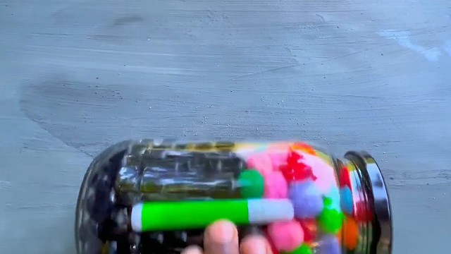 楼梯滚瓶子爆破解压时刻