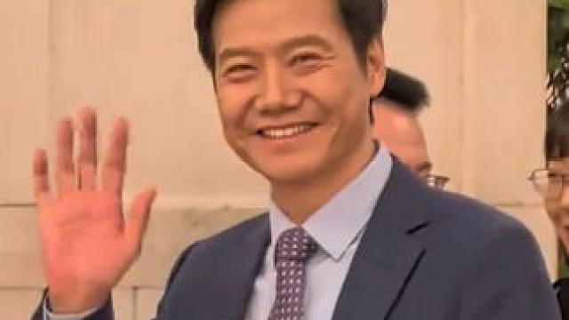 #雷军  给我们雷总都干成爱豆了！#真诚是永远的必杀技 #饭撒天使