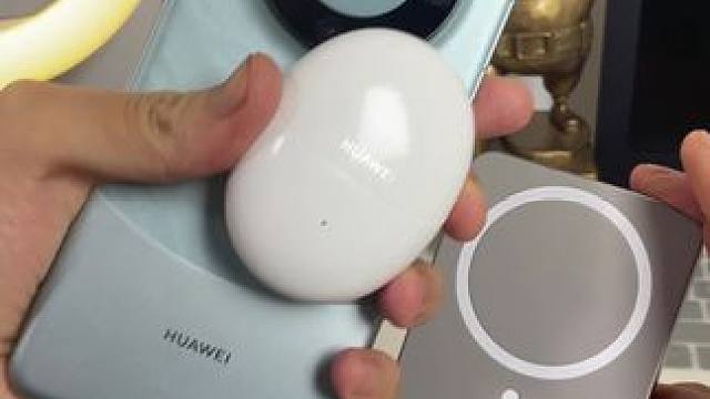 现在出门都带无线磁吸充电宝啦，告别繁琐长线，跟上科技前沿 #磁吸充电宝 #手机充电 #手表充电 #耳