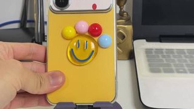 今年最新款的笑脸手机壳，带手绳带镜头保护，色彩搭配真的美！ #华为手机壳 #苹果手机壳 #oppo手