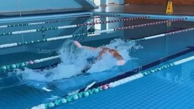 蝶泳冲刺训练25米10秒算什么水平？ #游泳技巧 #游泳打卡 #爱游泳 #蝶泳 #游泳训练