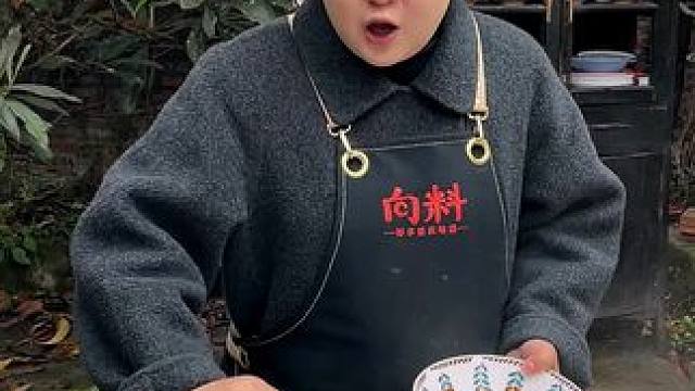 在家吃重庆小面真的很简单，只要你会烧开水就能做出麻辣鲜香的重庆味道！#妈呀太香了 #重庆小面 #吃面