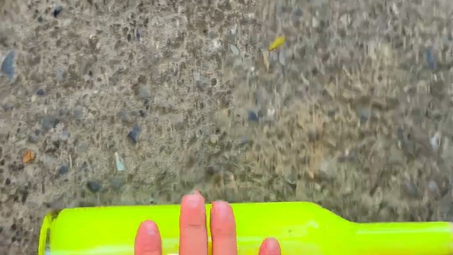 楼梯滚瓶子爆破解压时刻