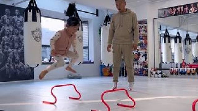 昆山幼儿园小朋友放学回家后的快乐 #日常训练 #武术少年 #运动 #强身健体增强免疫力