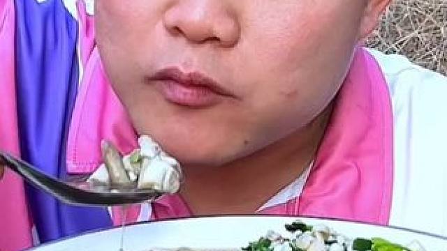 鱼汤嫩叶叶煮大米饭 #泰国主播吃美食视频 #泰国有哪些神奇美食 #泰国生活 #泰国大叔#内容启发搜索