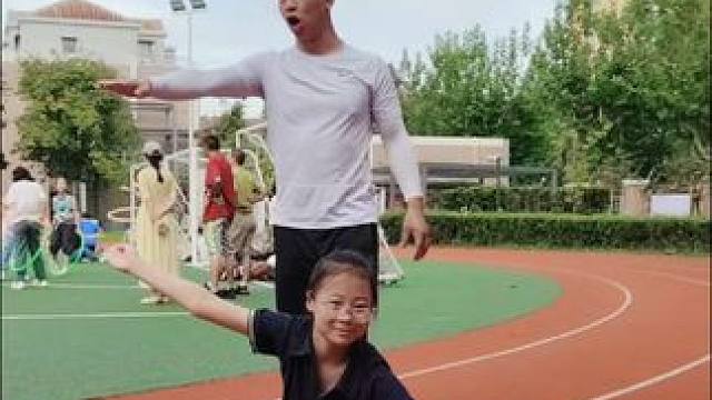 #无广告放心观看 父母给孩子找个上门教练 放学后楼下公园体能训练 教练带着工具直接来小区代课#上海上
