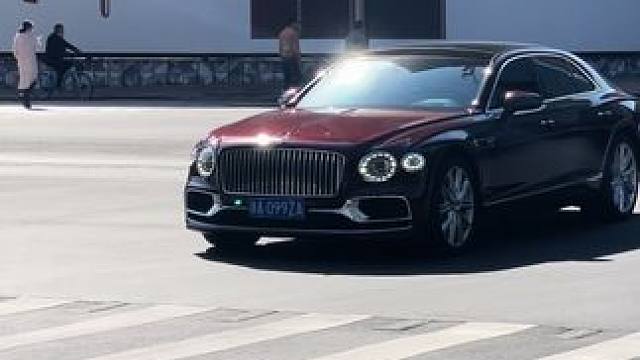 行政级座驾：宾利飞驰，赶快让你60岁的女朋友给你买吧#宾利飞驰 #宾利