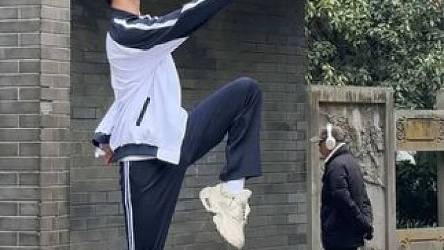 千金难买的光阴 怎么一文不值 #男高 #男生古典舞 #探窗舞蹈