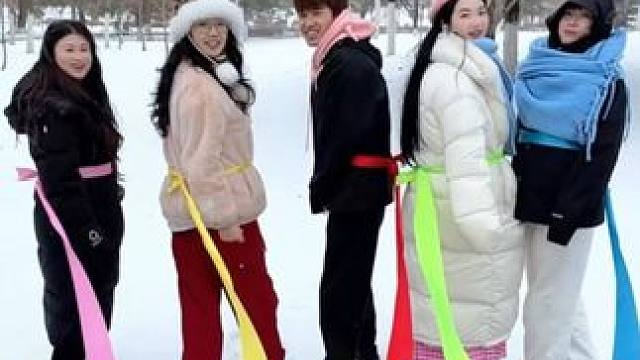 看谁跑的快，到底是谁啊？ #看一遍笑一遍 #办公室游戏 #趣味游戏