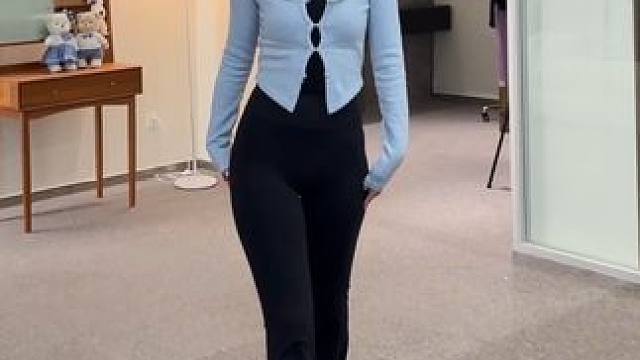 穿上真的视觉显瘦十斤！想要长腿的姐妹来#到春天里放放风#显瘦穿搭 #鲨鱼裤