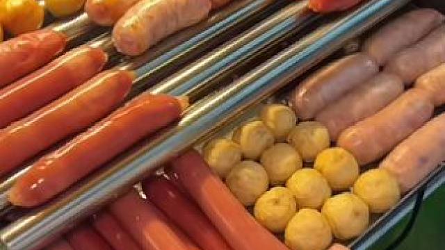 你们喜欢吃哪个呢？ #烤肠 #馋哭隔壁小孩 #路边摊美味 #娱乐评论大赏