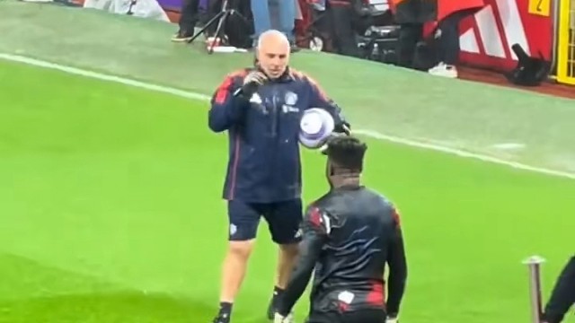 门线技术差之，除非射正，基本别想扑出来