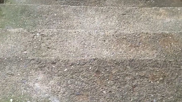 楼梯滚瓶子爆破解压时刻