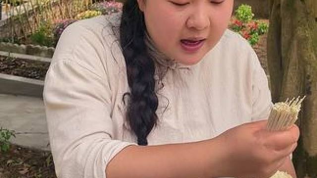 一个月生活费有3000块的可以划走了，这条视频胖妹是给勤俭持家的朋友看的#重庆小面 #嘎嘎好吃 #小