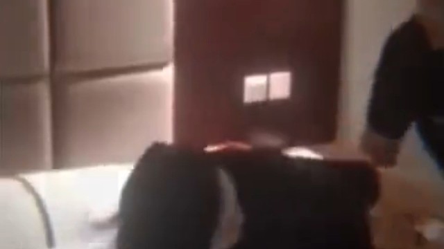 小哥:刚接的单，有人点了个逼兜