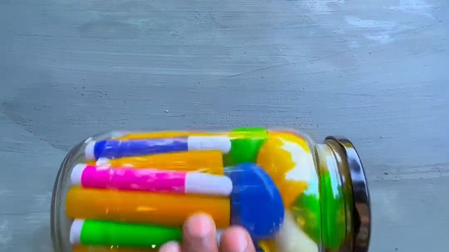 楼梯滚瓶子爆破解压时刻