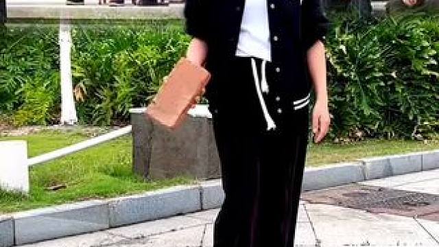 美女这个隔空劈砖功夫实在太厉害了，直接震撼全场