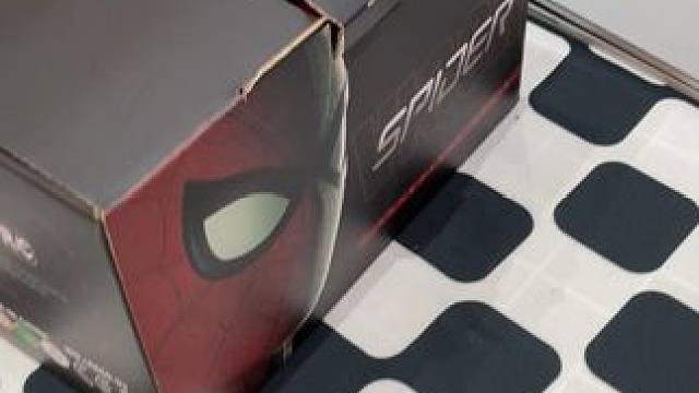 没有女生会拒绝这么酷的蜘蛛侠面具吧~ #玩个很新的东西 #蜘蛛侠面具