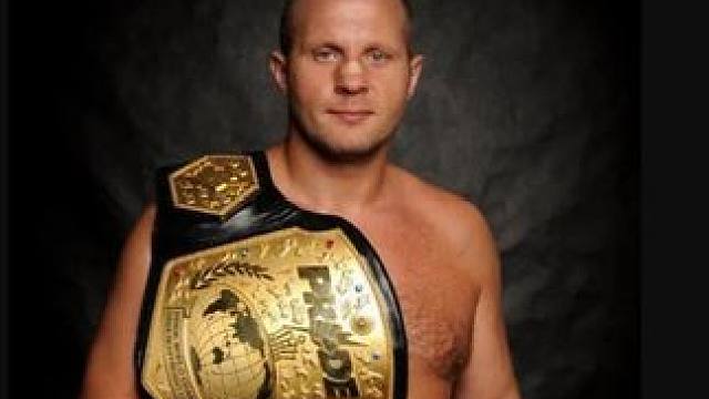 一看就会操作就废，菲多笑得很开心，嘴角比AK还难压 一看就会操作就废，菲多笑得很开心，嘴角比AK还难