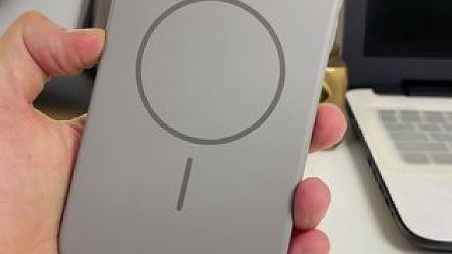 苹果手机磁吸充电手机壳，肤感轻薄很有高级感 #简约大气 #苹果手机壳 #磁吸充电手机壳