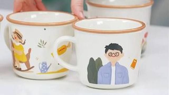 用这组卡通亲子马克杯，开启家的温馨日常！萌趣图案超吸睛，陶瓷材质安全耐用，无论是亲子时光、情侣对饮，